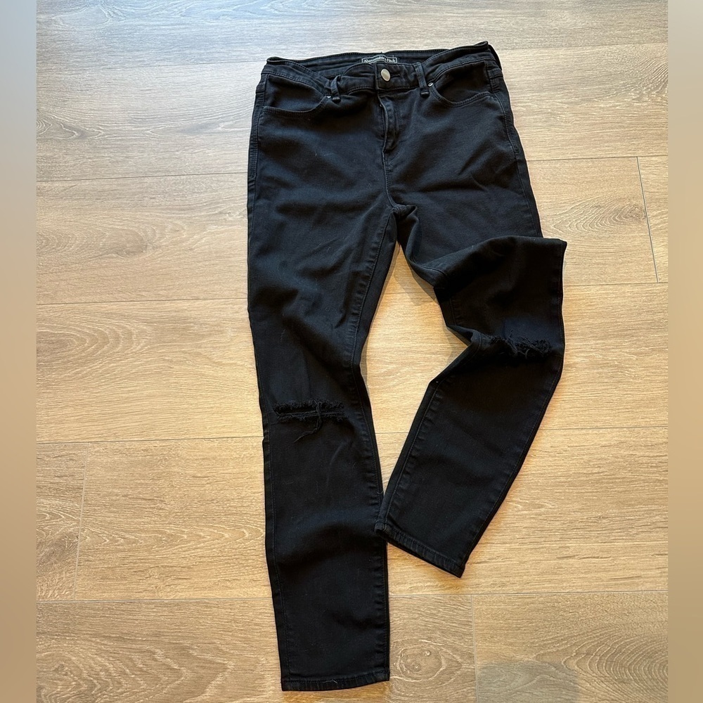 A&F DISTRESSED BLACK SKINNY JEANS 27W 25 L
